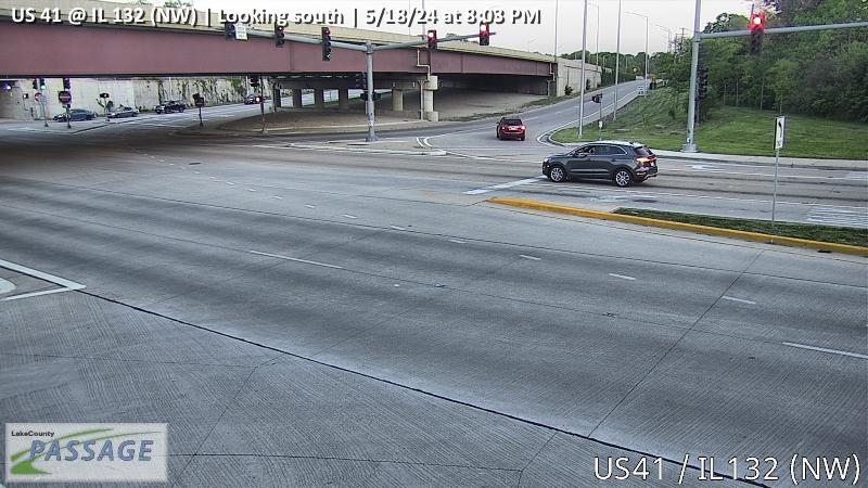 Traffic Cam US 41 at IL 132 (NW) - S